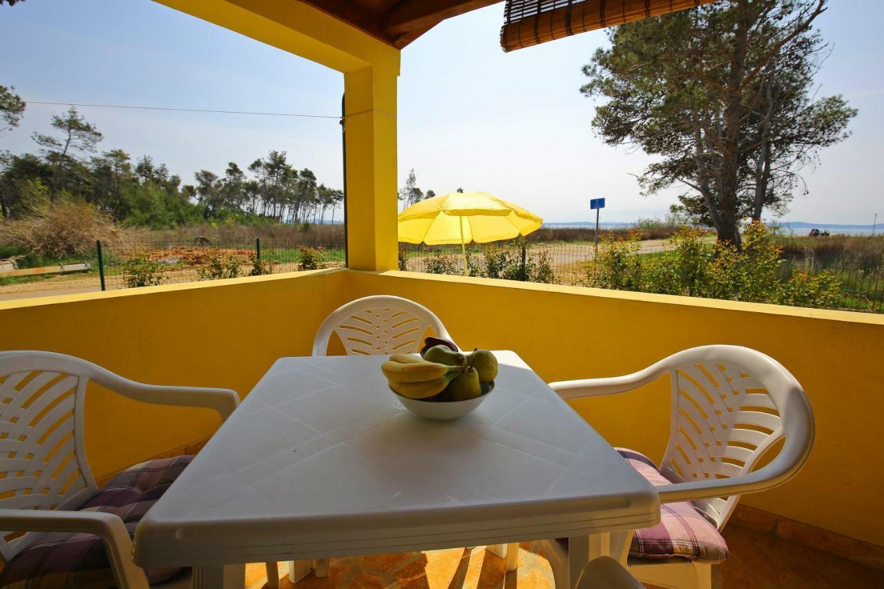 House On The Beach Tin Privlaka  Buitenkant foto